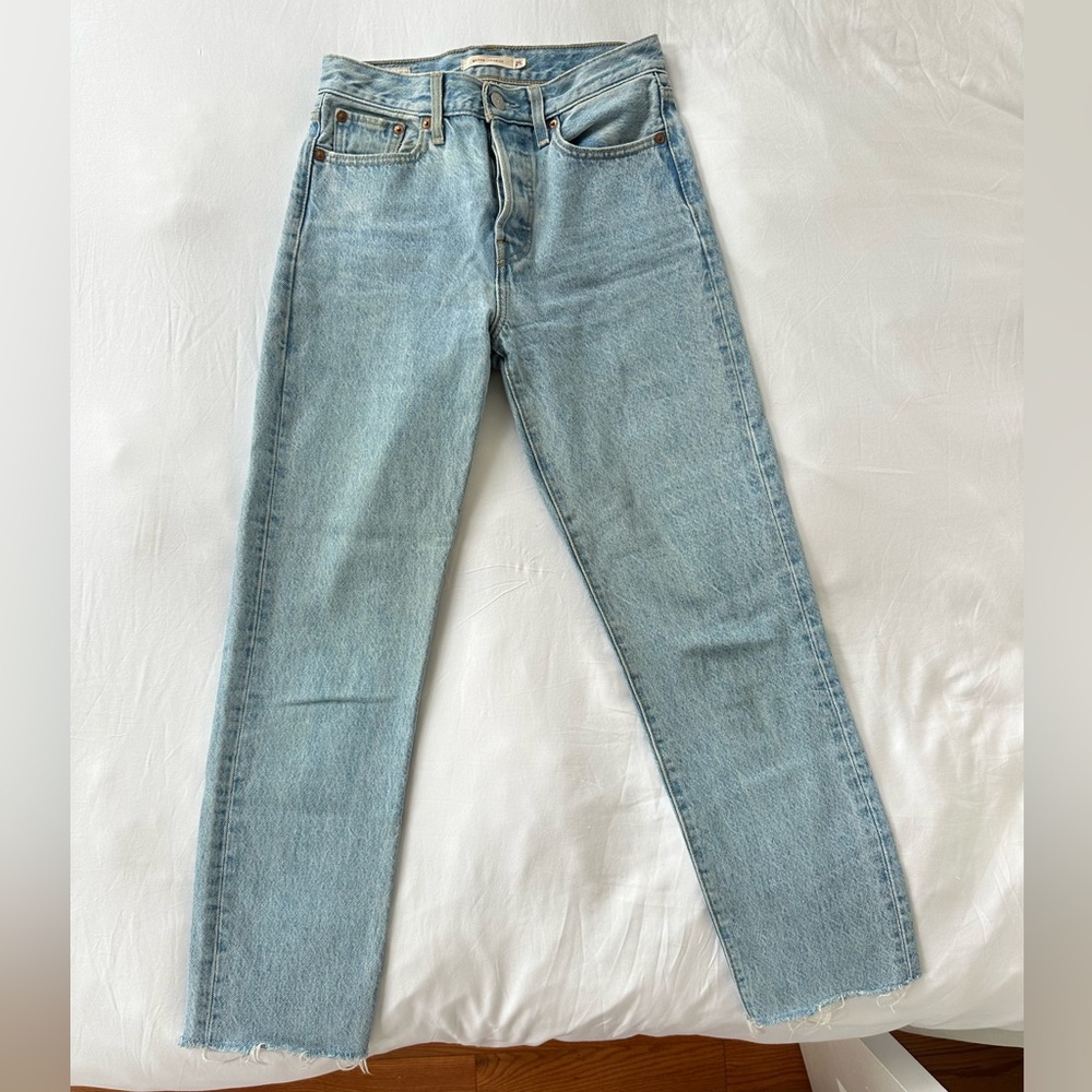 Levi’s light wash wedgie straight
